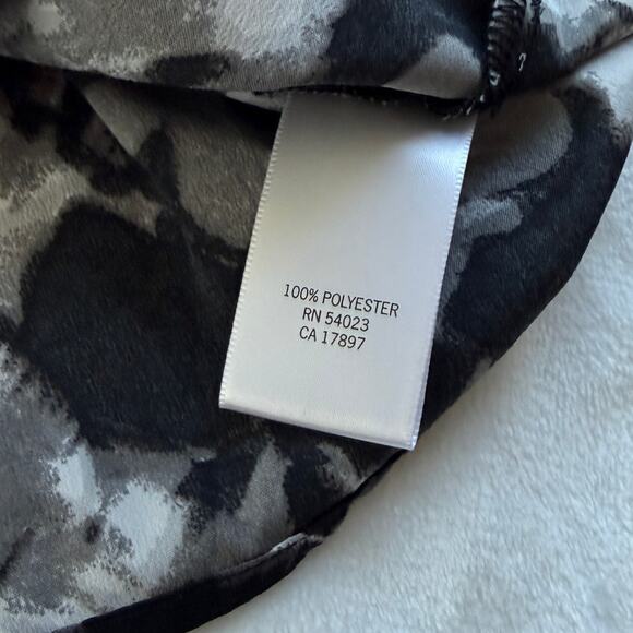 Banana Republic Abstract Flutter Sleeve Blouse Minimalist Black White Work Top - Picture 9 of 11